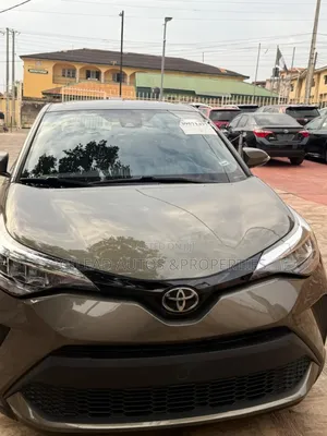 Toyota C-HR XLE 2021 Gray