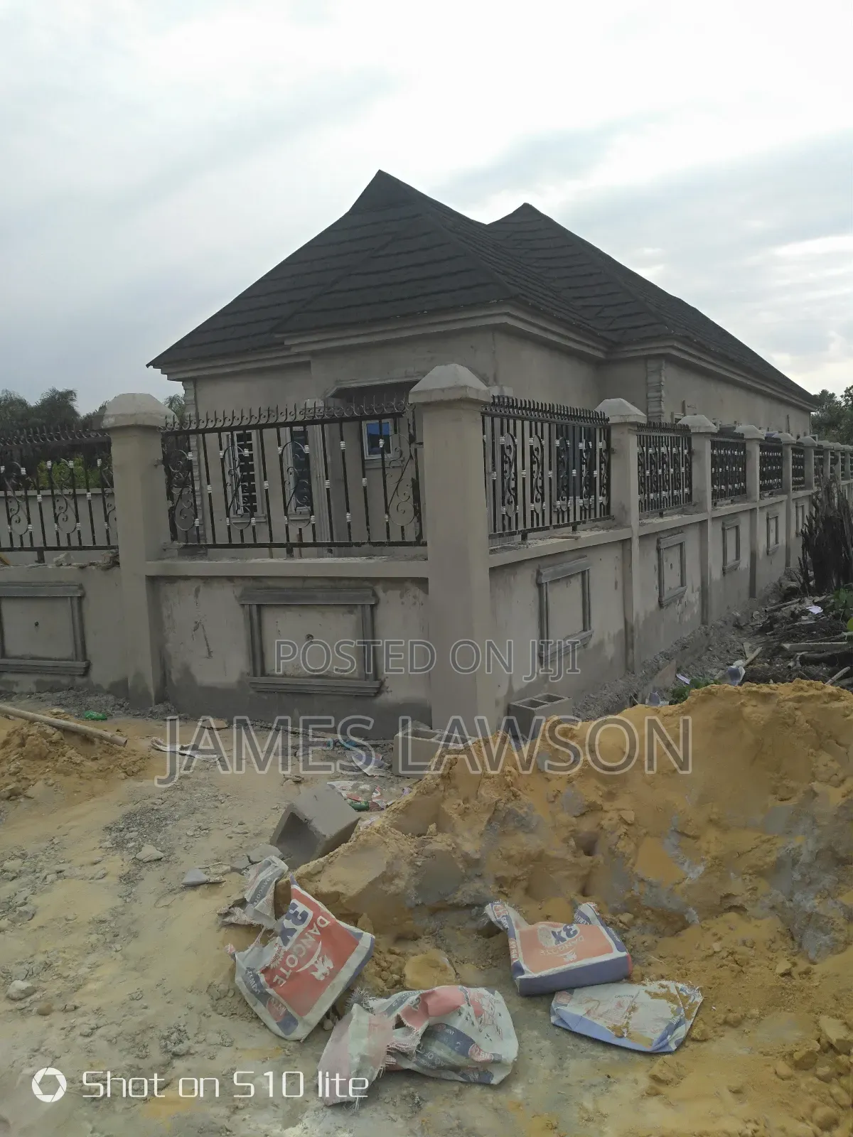 I'm a Skilled Togolese Bricklayer/House Builder