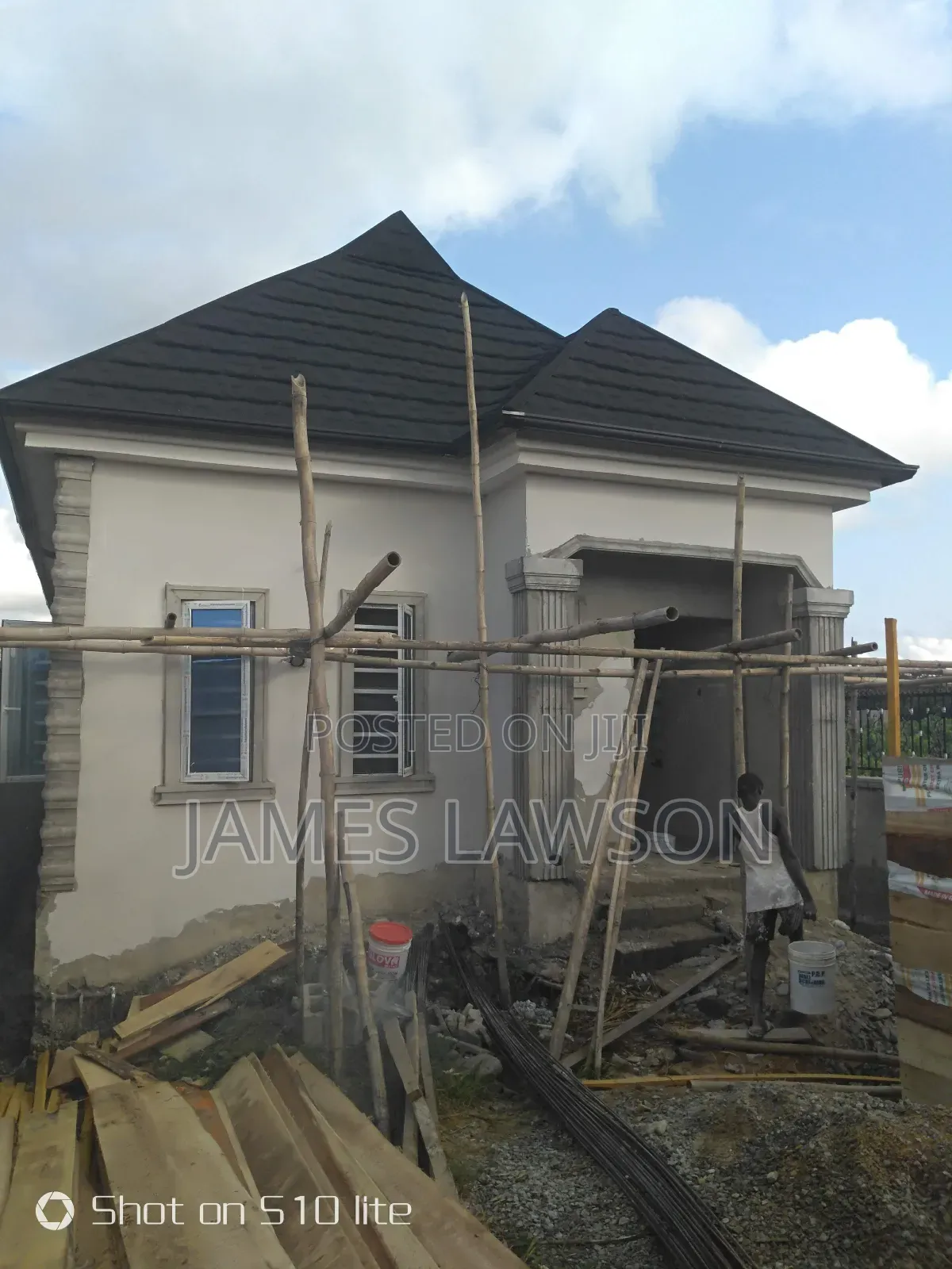 I'm a Skilled Togolese Bricklayer/House Builder