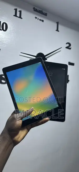 Apple iPad 9.7 32 GB Gray