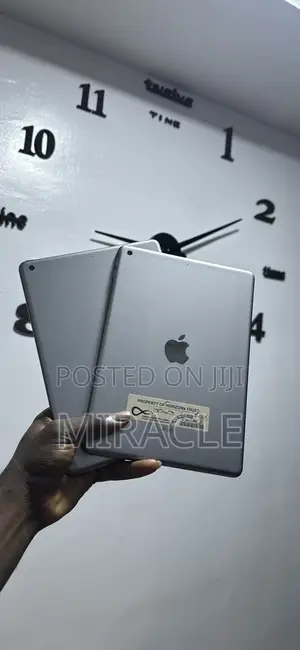 Apple iPad 9.7 32 GB Gray