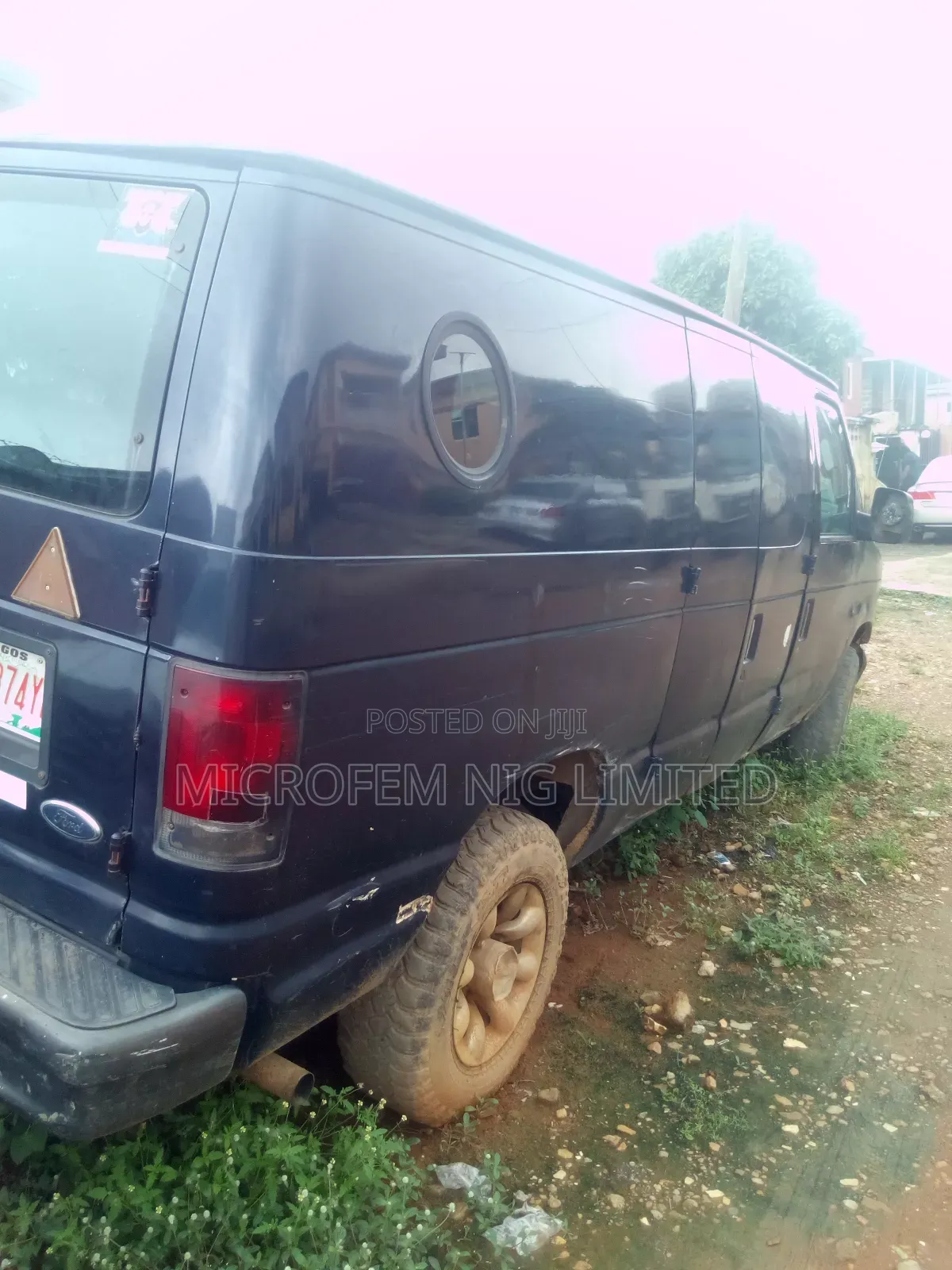 Ford E250 2006 Blue