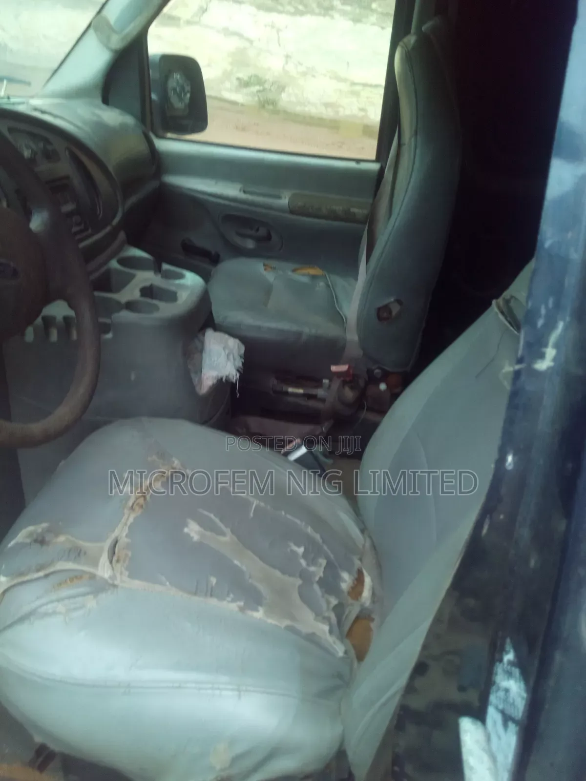 Ford E250 2006 Blue