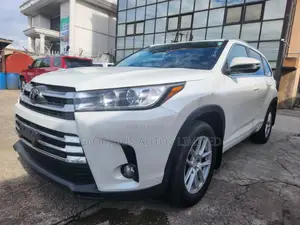 Toyota Highlander XLE 4x4 V6 (3.5L 6cyl 8A) 2018 White