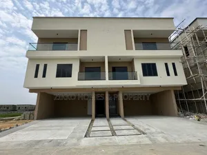 4bdrm Duplex in Lekki for sale