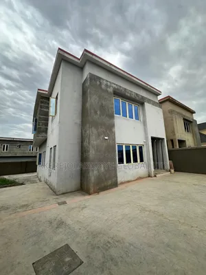 Photo - 5bdrm Duplex in In An Estate for rent