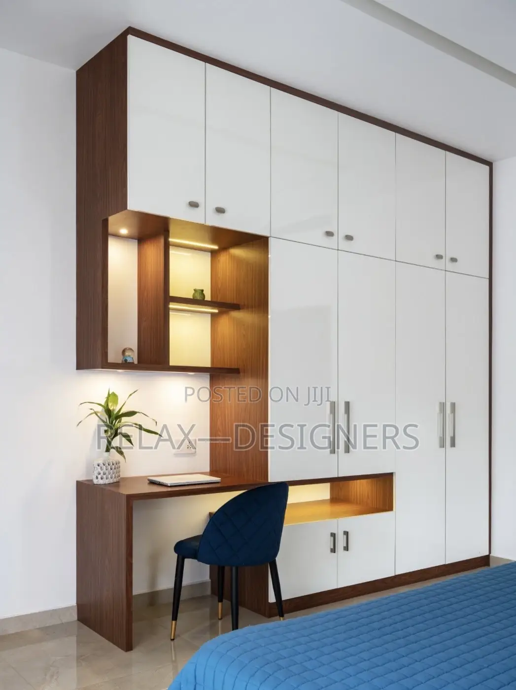 Wardrobe Table