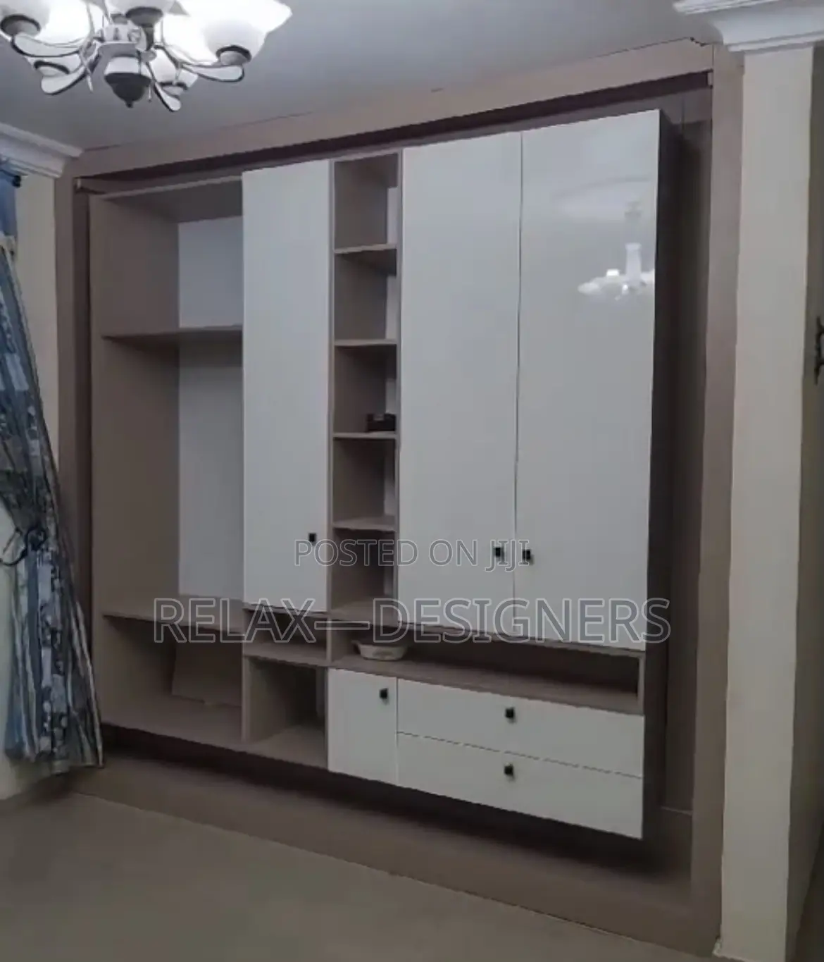 Glossy Wardrobe