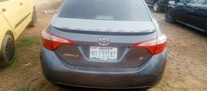 Photo - Toyota Corolla 2015 Gray