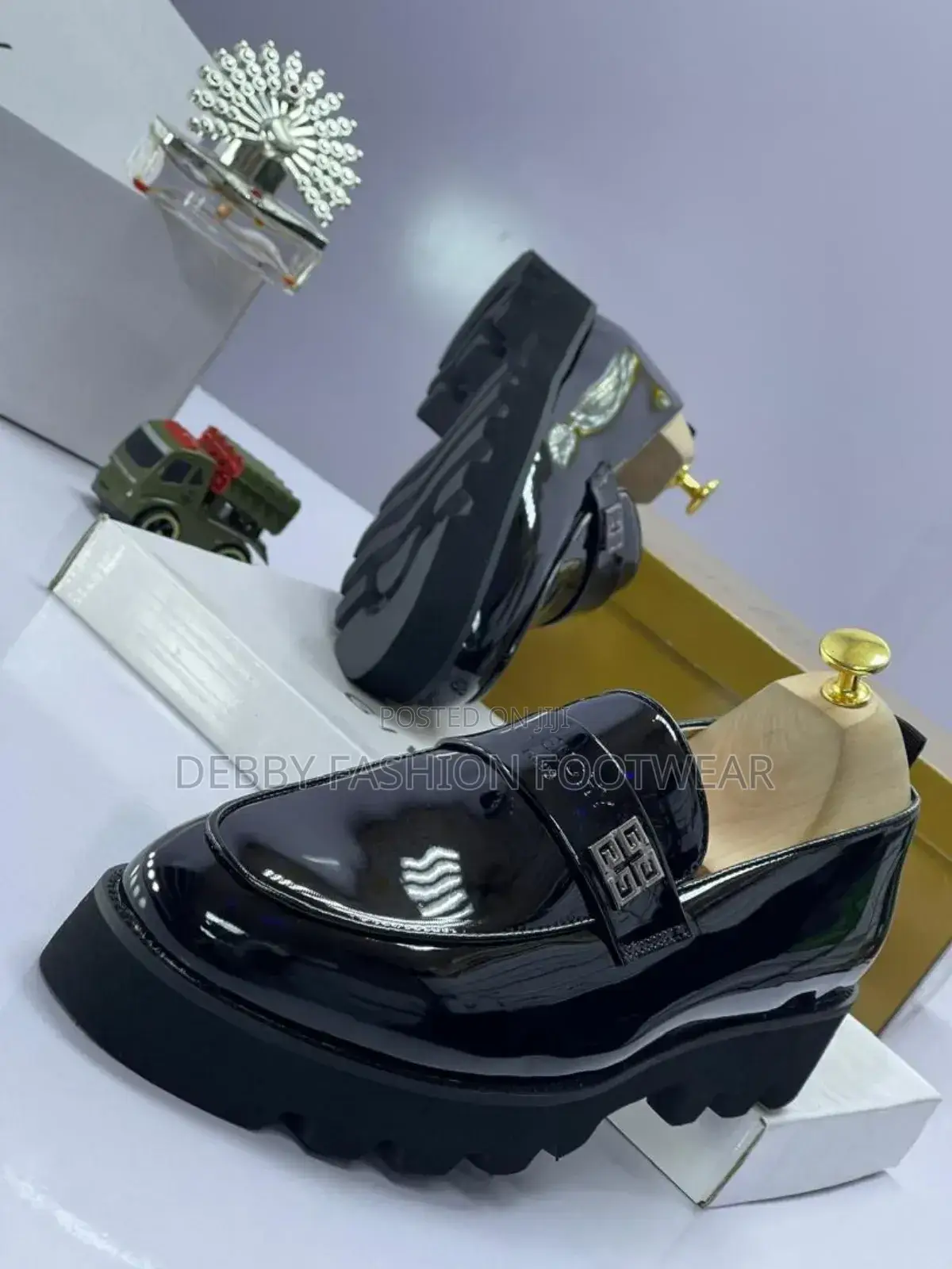 Givenchy Shinning Leather Shoe
