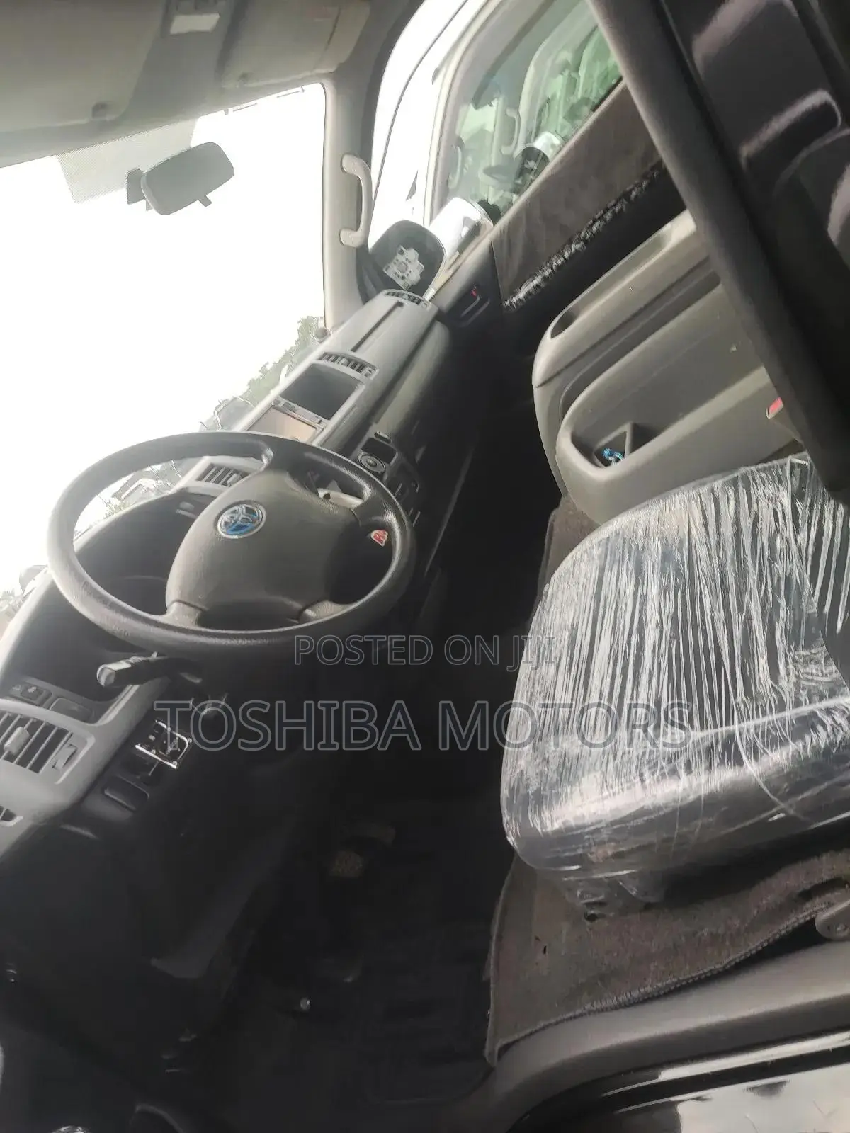 Toyota HiAce 2016 Black