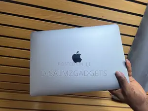 Laptop Apple MacBook Pro 2022 M2 8GB Apple M2 SSD 256GB