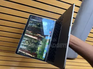 Laptop Apple MacBook Pro 2022 M2 8GB Apple M2 SSD 256GB