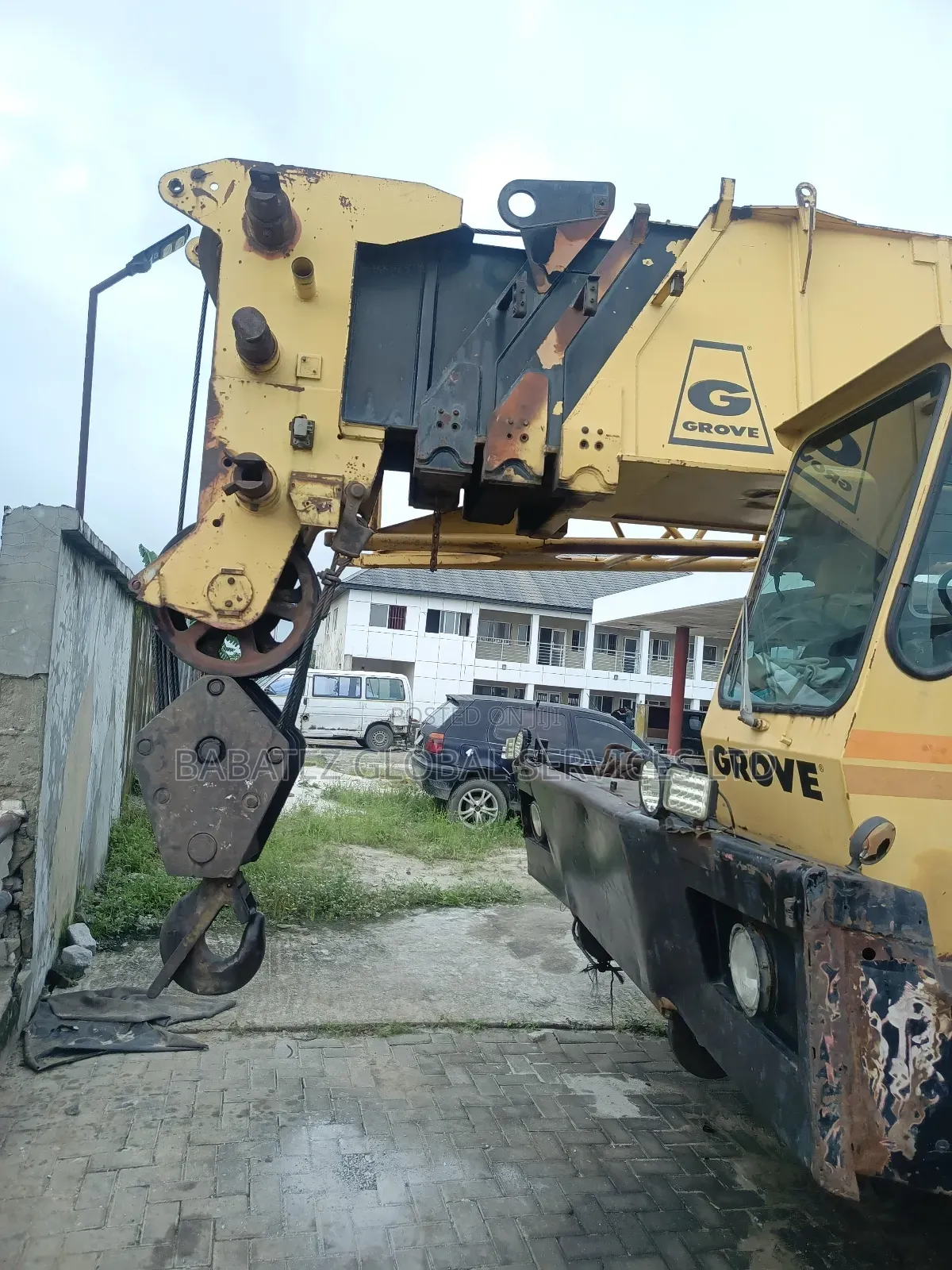 80 Tons Motor Crain