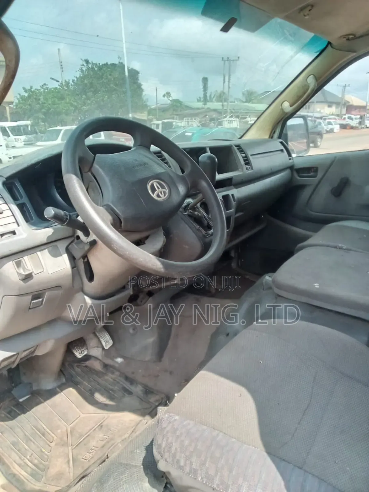 Toyota HiAce 2009 White