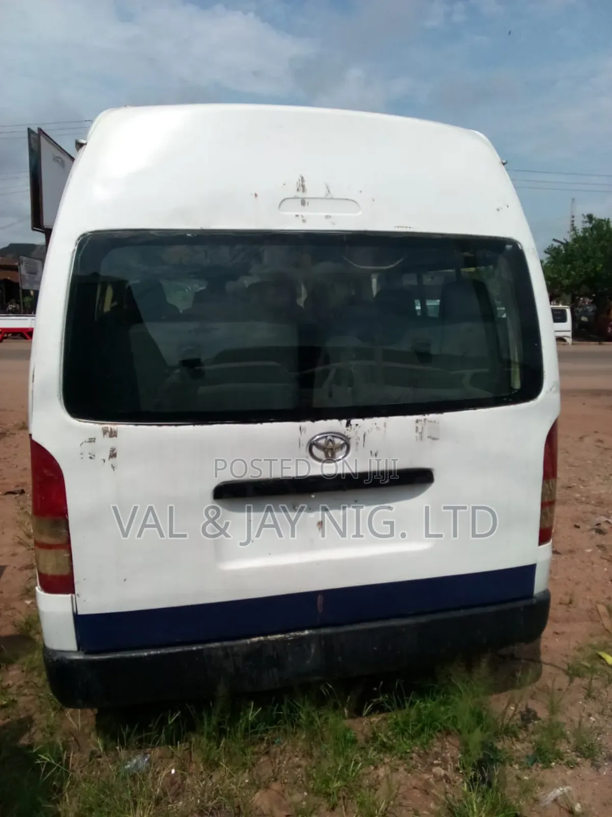 Toyota HiAce 2009 White