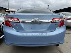 Toyota Camry XLE 4dr Sedan (2.5L 4cyl 6A) 2012 Blue