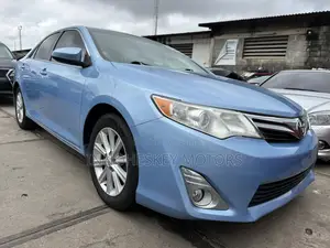 Toyota Camry XLE 4dr Sedan (2.5L 4cyl 6A) 2012 Blue