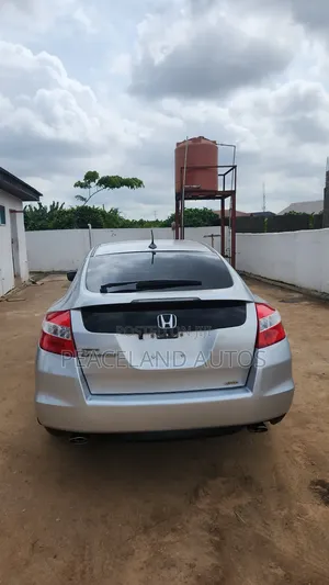 Photo - Honda Crosstour 2010 Gray