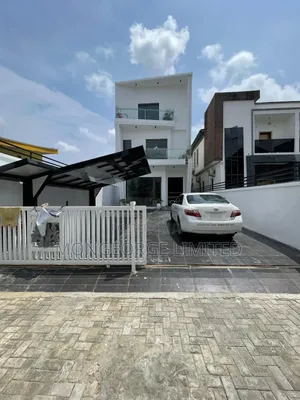 5bdrm Duplex in Chevron for sale