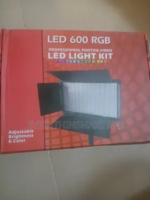 Photo - Led 600 RGB With Tripod