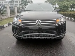 Photo - Volkswagen Touareg VR6 Executive AWD 4MOTION 2016 Black