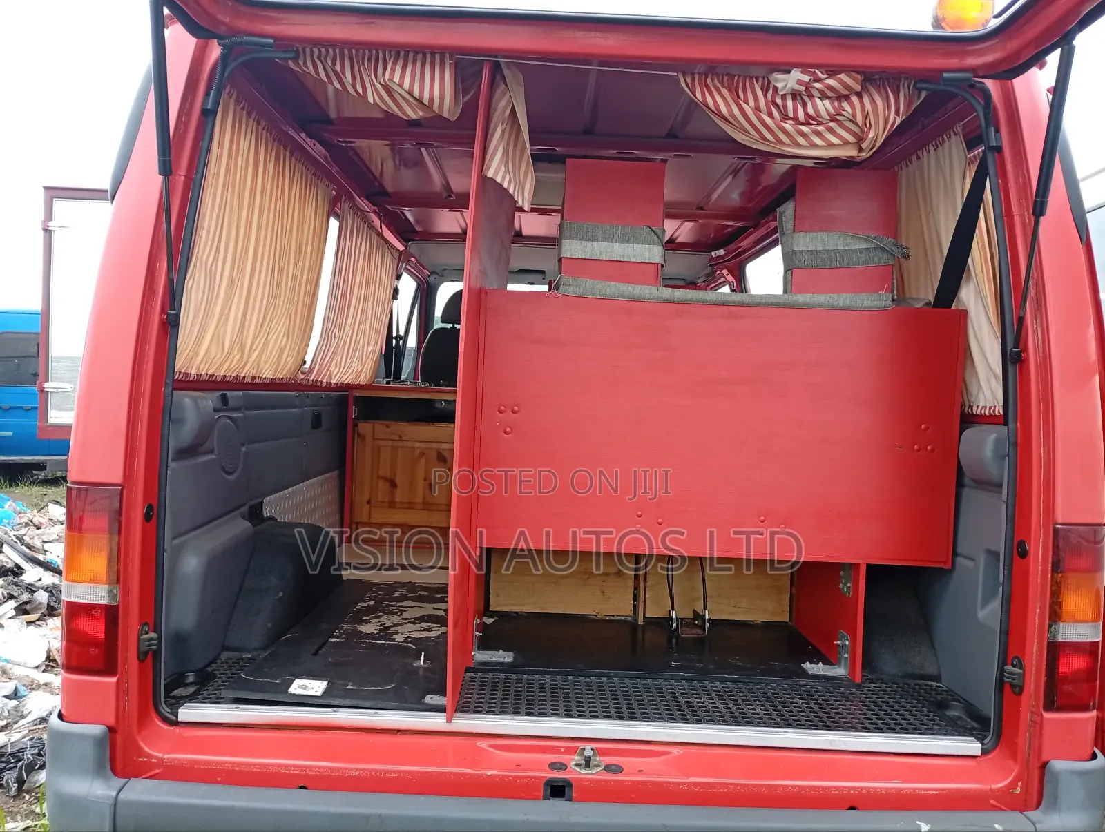 Ford Transit 1999 Red
