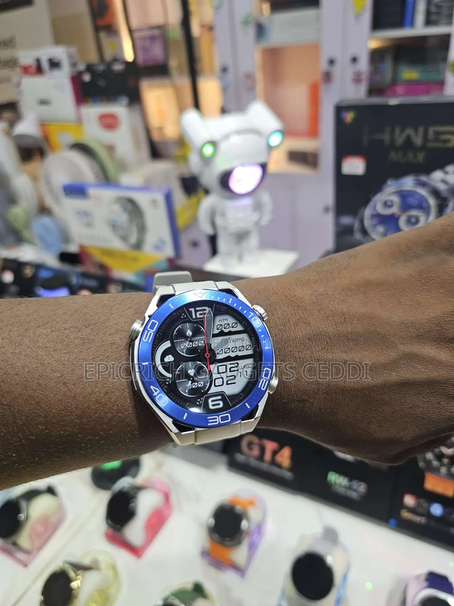 Hw 5 Max Smart Watch With Three Straps