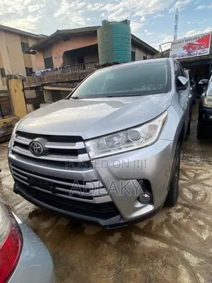 Toyota Highlander LE 2019 Silver