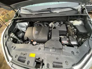 Toyota Highlander LE 2019 Silver