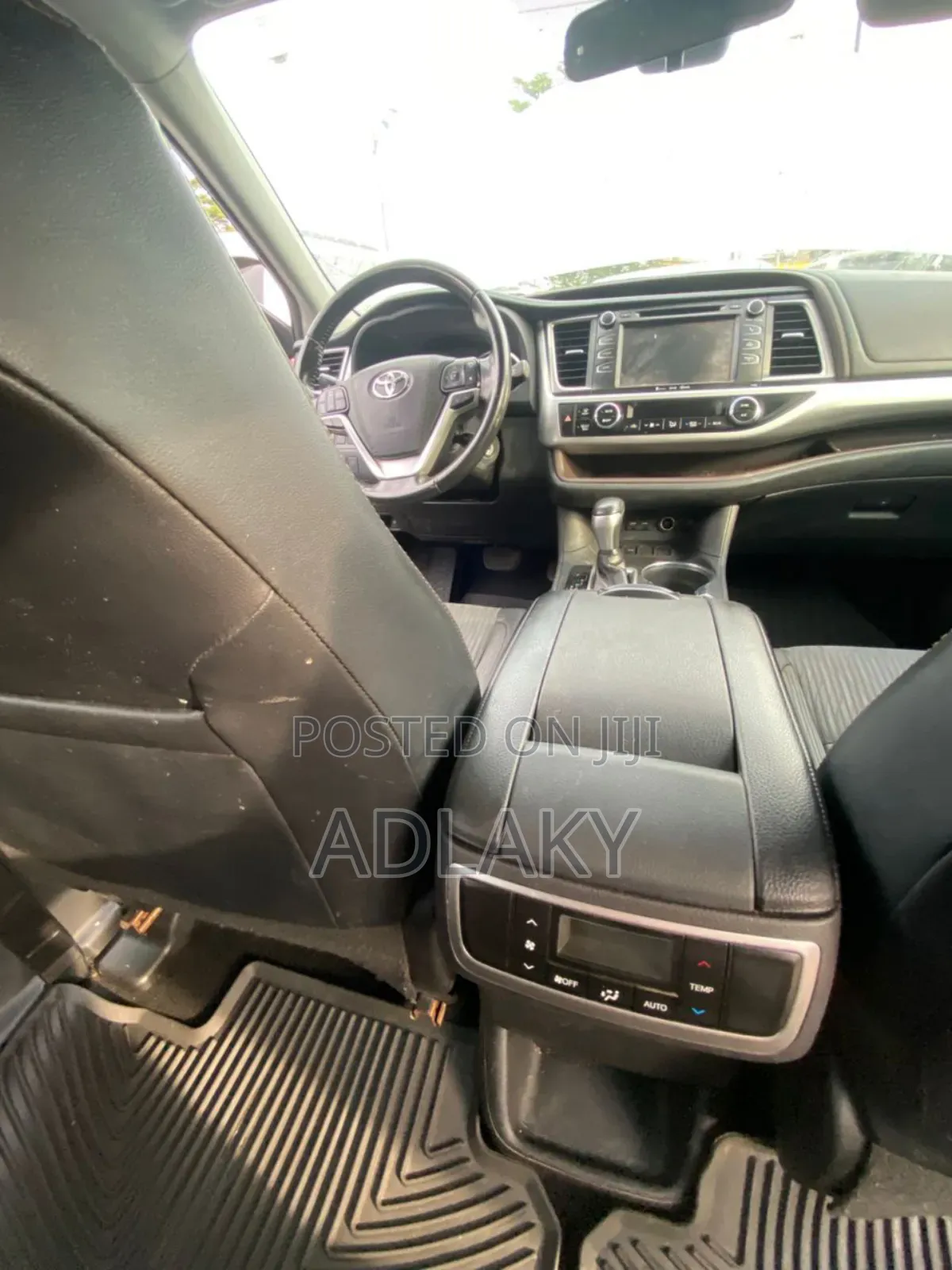 Toyota Highlander LE 2019 Silver