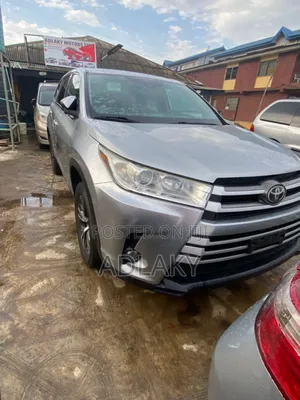 Toyota Highlander LE 2019 Silver