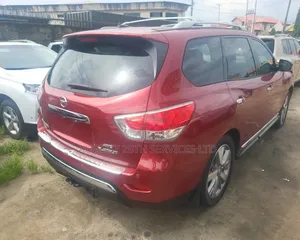 Nissan Pathfinder Platinum 4dr SUV 4WD (3.5L 6cyl CVT) 2014 Red