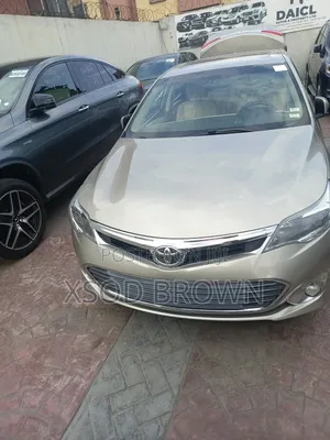Toyota Avalon Limited Sedan FWD (3.5L 6cyl 6A) 2013 Gold