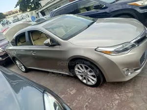 Toyota Avalon Limited Sedan FWD (3.5L 6cyl 6A) 2013 Gold