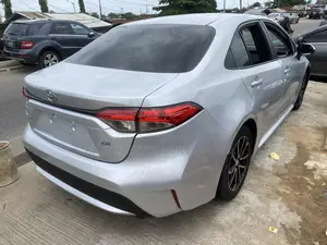 Toyota Corolla LE 2020 Silver