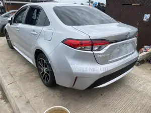 Toyota Corolla LE 2020 Silver