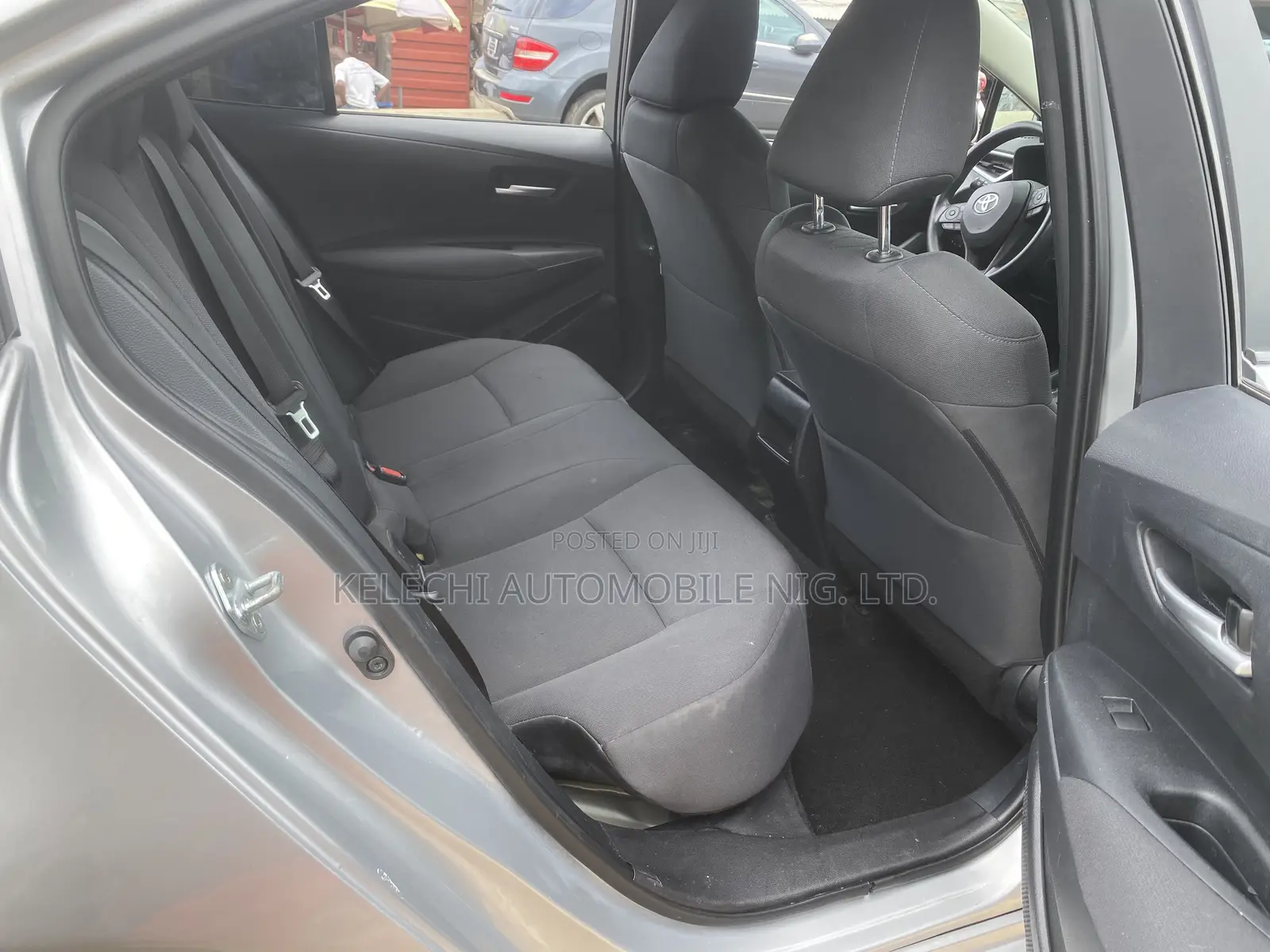 Toyota Corolla LE 2020 Silver