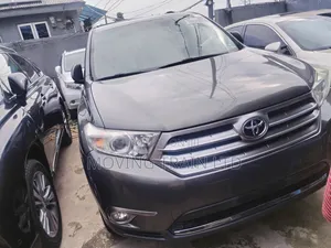 Toyota Highlander SE 2012 Gray