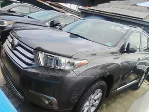 Toyota Highlander SE 2012 Gray