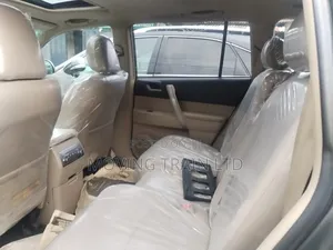 Toyota Highlander SE 2012 Gray