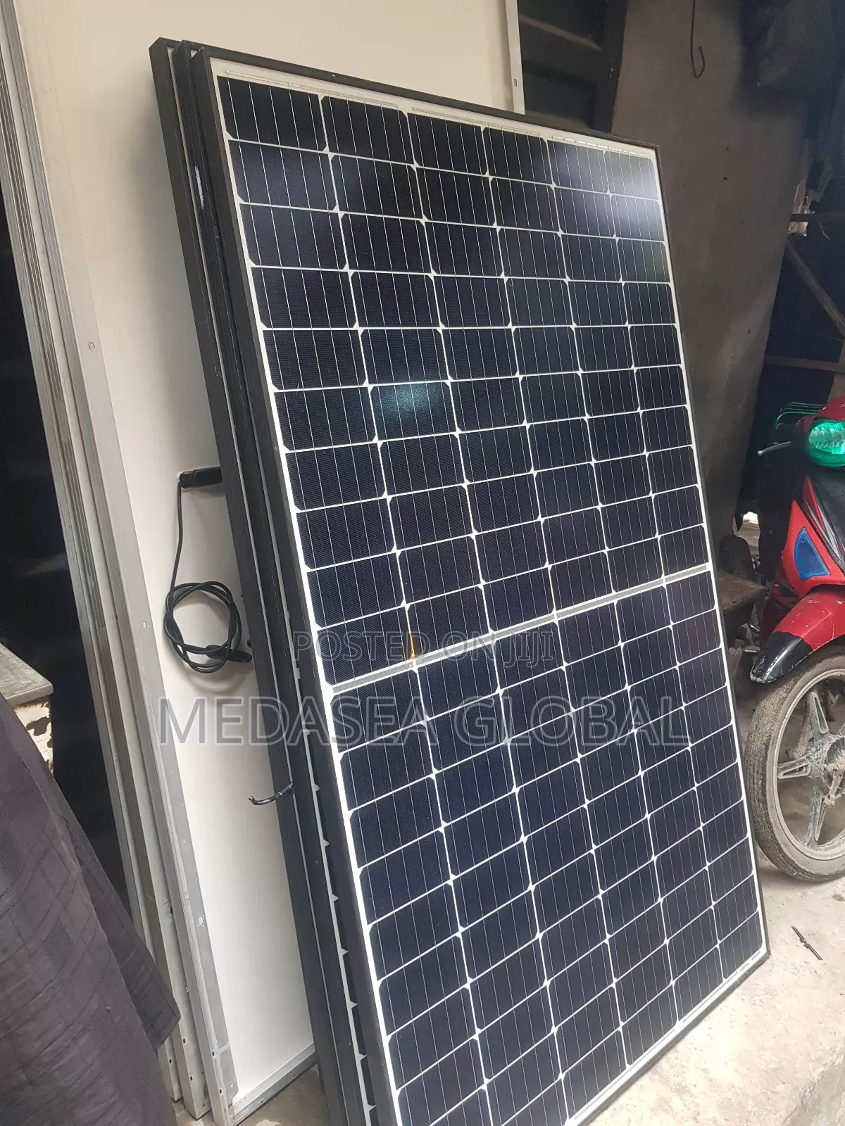 550 Watt Jinko Solar Panel