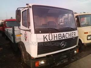 814 Mercedes Benz