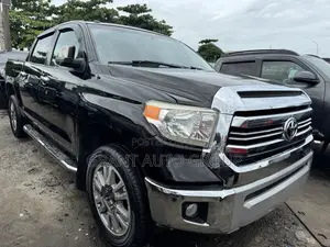 Toyota Tundra 1794 5.7L V8 w/FFV 4x4 CrewMax 5.6 ft. box 145.7 in. WB