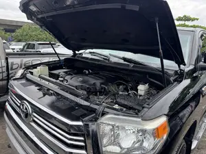 Toyota Tundra 1794 5.7L V8 w/FFV 4x4 CrewMax 5.6 ft. box 145.7 in. WB