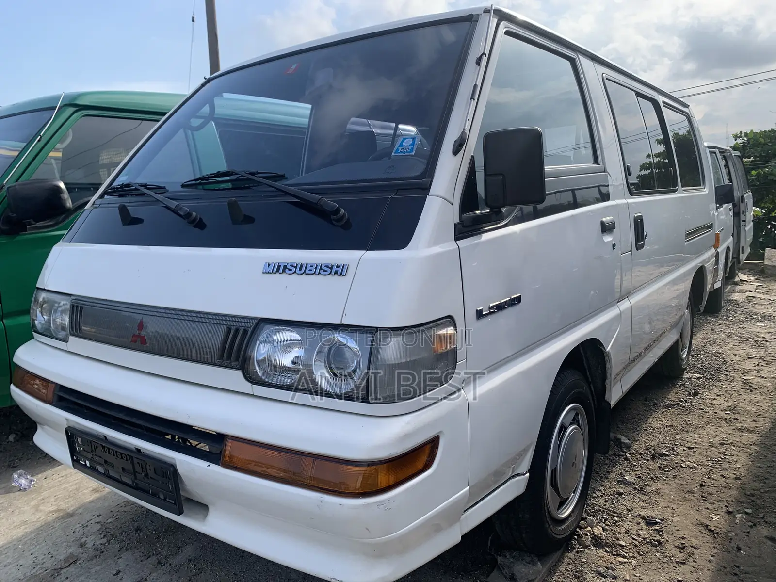 Mitsubishi L300 2000 White
