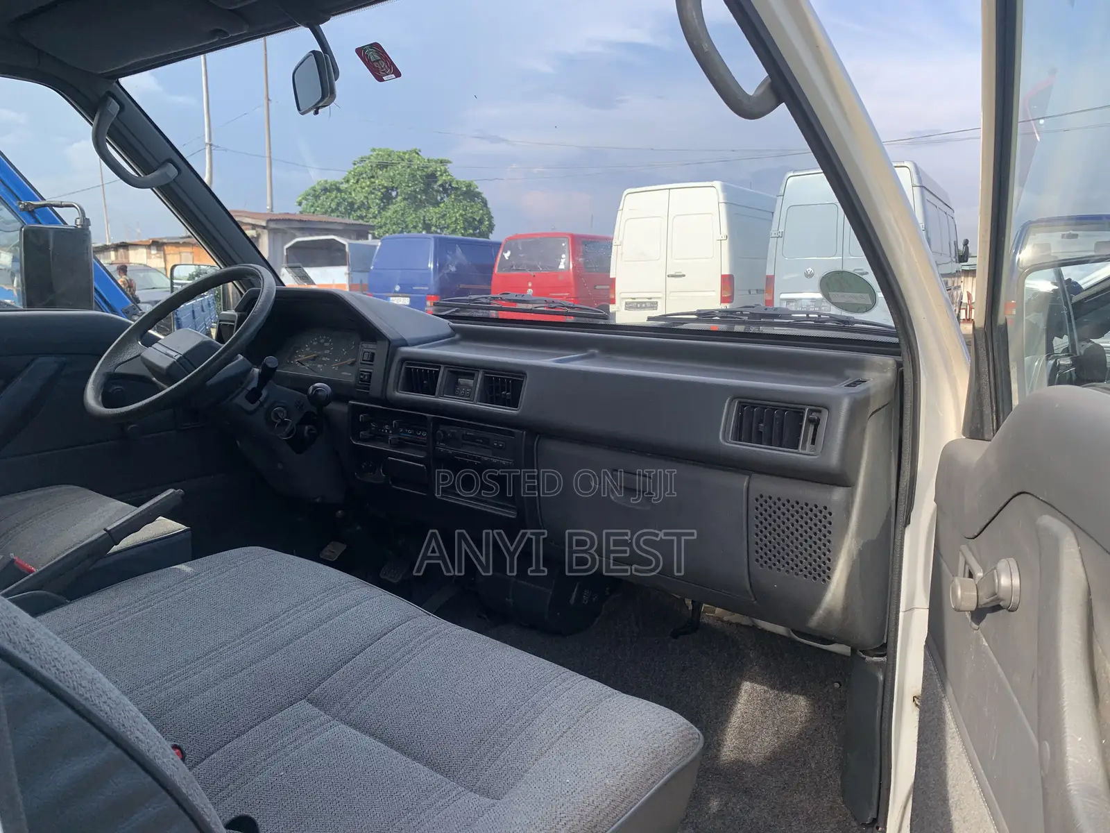 Mitsubishi L300 2000 White