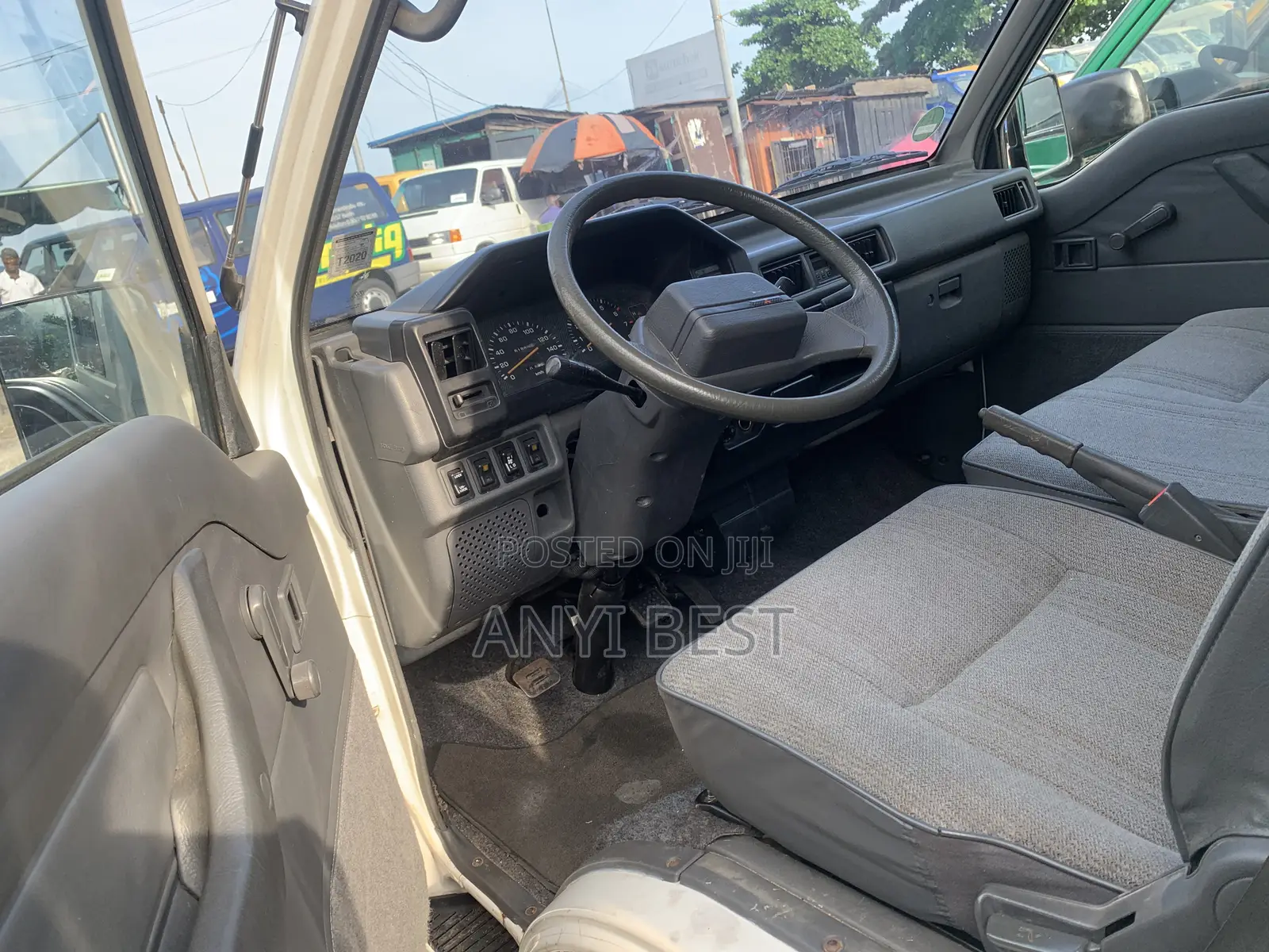 Mitsubishi L300 2000 White