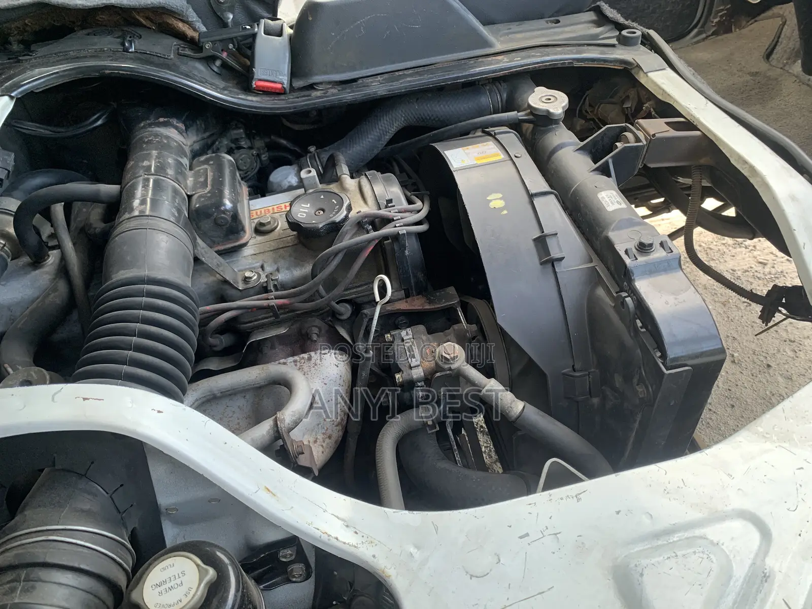 Mitsubishi L300 2000 White