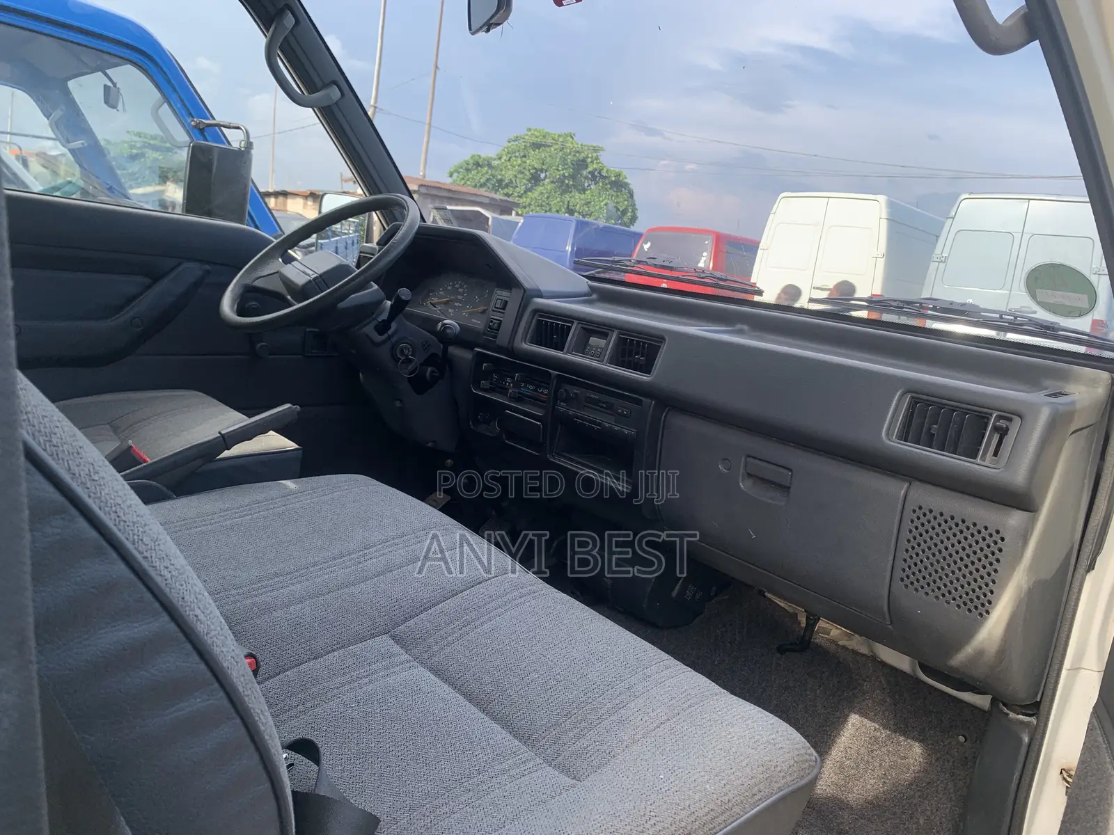 Mitsubishi L300 2000 White